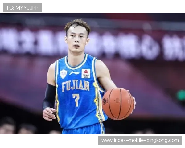 河南队外围远投节奏极好,擦柱偏出令人惋惜 河南队外围远投节奏极好,擦柱偏出令人惋惜